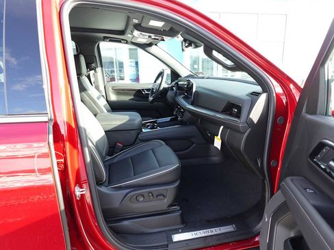 New 2026 Chevrolet Tahoe Premier w/ Sun And Tow Package AWD/4WD image 30