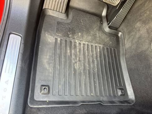 Used 2019 Volvo XC60 T5 Momentum w/ Multimedia Package image 24