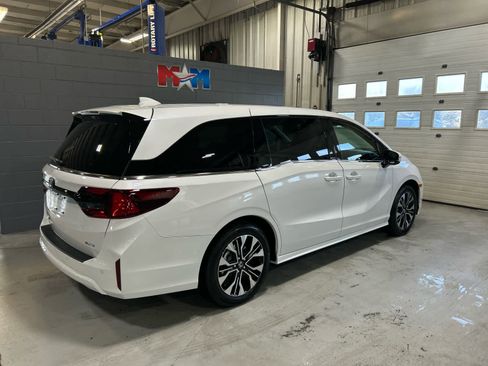New 2026 Honda Odyssey Elite image 3