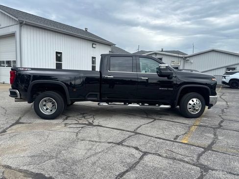 Used 2025 Chevrolet Silverado 3500 LTZ w/ LTZ Convenience Package AWD/4WD image 8