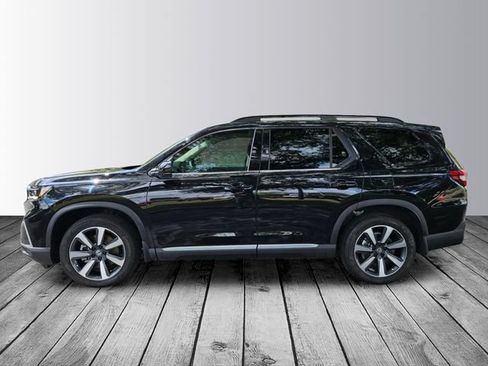 Used 2025 Honda Pilot Touring image 2