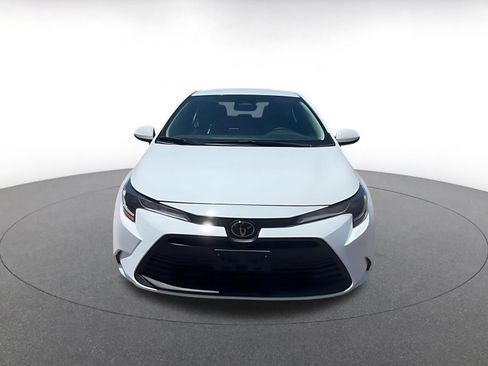 Used 2025 Toyota Corolla LE FWD image 4
