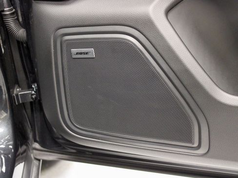 Certified 2025 Porsche Macan image 33