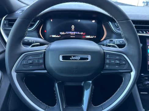 Used 2023 Jeep Grand Cherokee L Laredo image 24