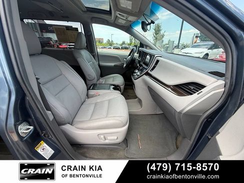 Used 2017 Toyota Sienna XLE w/ XLE Navigation Package FWD image 34