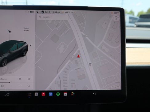 Used 2024 Tesla Model Y Long Range AWD/4WD image 18