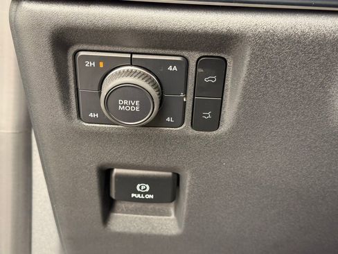 Used 2025 Ford Expedition Platinum image 10