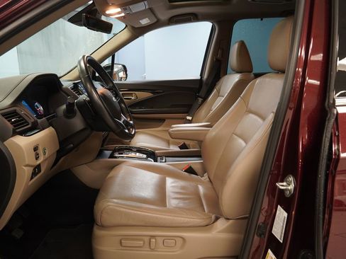 Used 2022 Honda Pilot Touring image 6