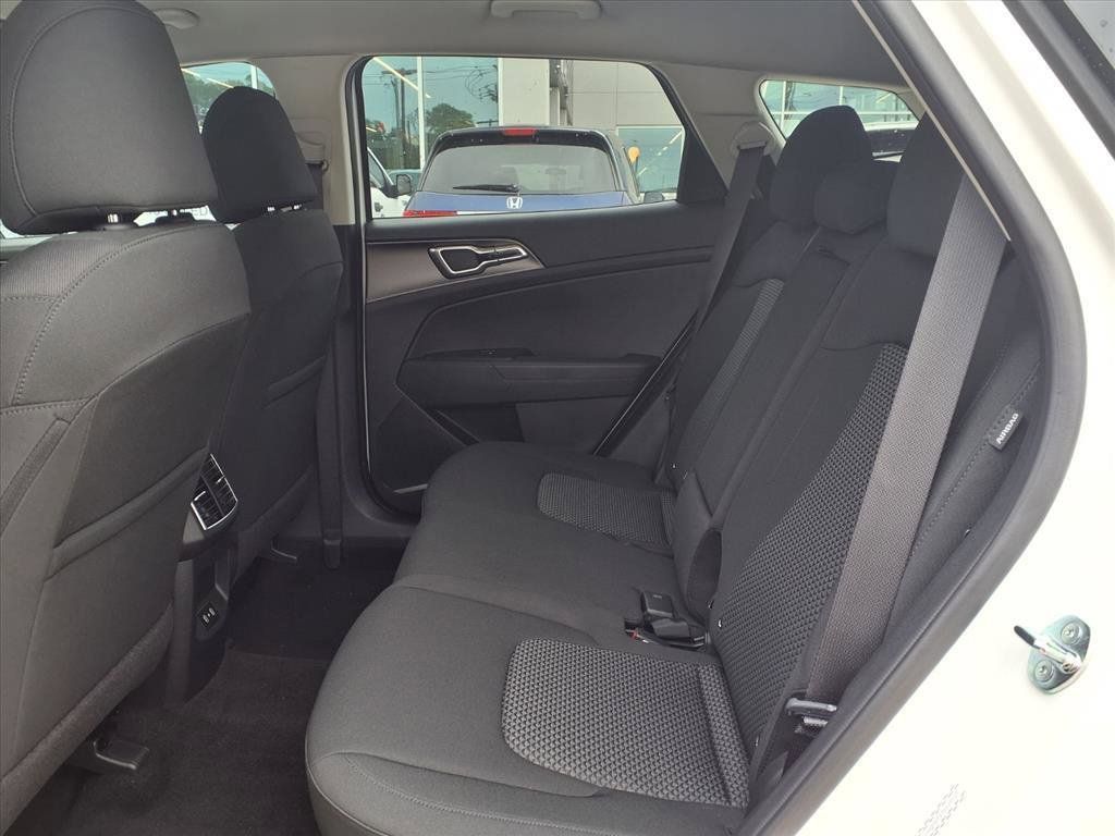 Certified 2026 Kia Sportage LX FWD image 16