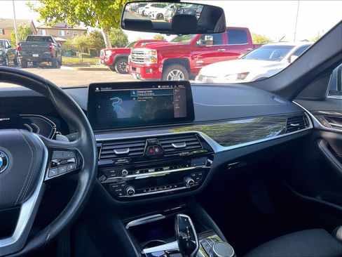 Used 2023 BMW 530e w/ Convenience Package image 8
