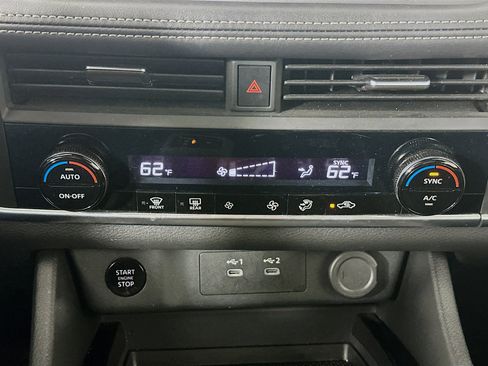 Used 2025 Nissan Rogue SV image 23