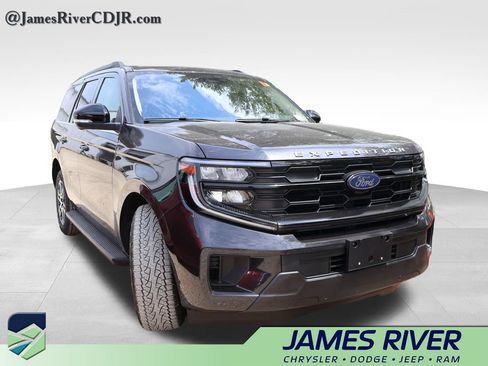 Used 2025 Ford Expedition Active AWD/4WD image 10