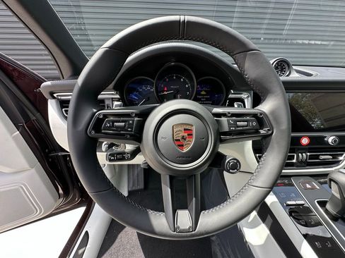 Certified 2025 Porsche Macan Turbo image 18
