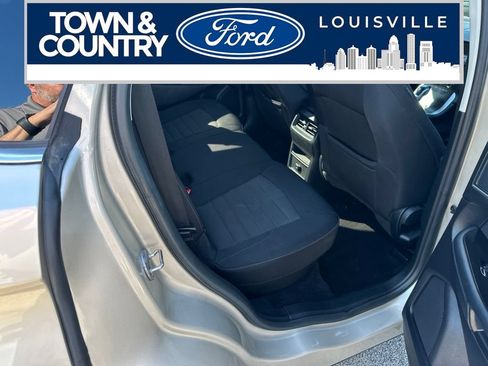 Used 2018 Ford Edge SEL FWD image 16