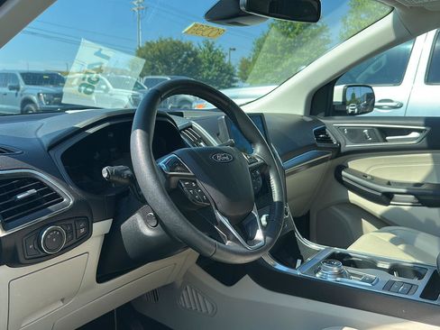 Used 2022 Ford Edge Titanium w/ Equipment Group 301A AWD/4WD image 2