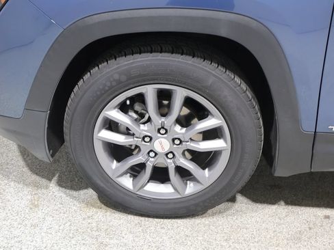 Used 2024 GMC Terrain SLT FWD image 8