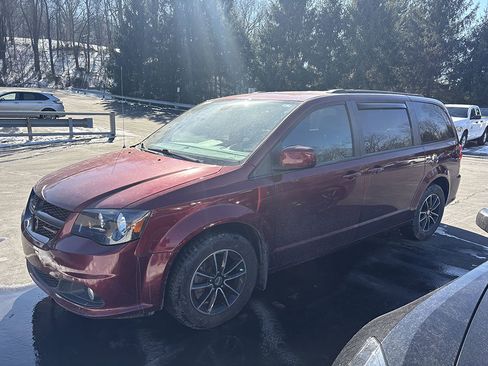 Used 2019 Dodge Grand Caravan SE image 1