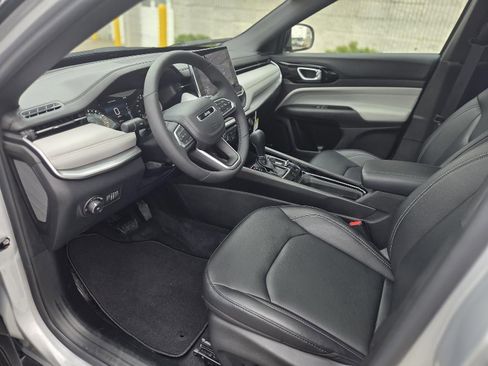 Used 2025 Jeep Compass Limited w/ Sun & Sound Group image 16