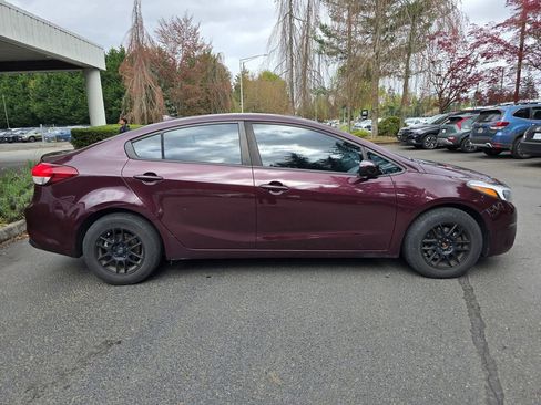 Used 2017 Kia Forte LX image 3