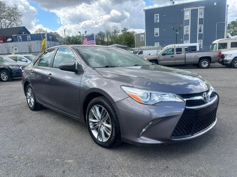 Used 2016 Toyota Camry SE w/ Moonroof Package FWD image 7