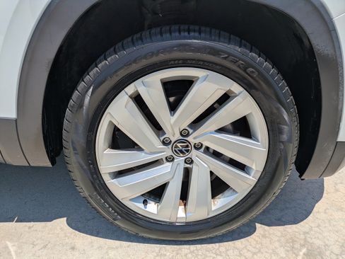 Used 2021 Volkswagen Atlas Cross Sport SE FWD image 9