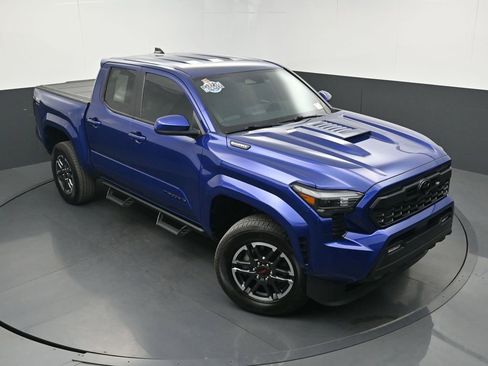 Used 2025 Toyota Tacoma TRD Sport AWD/4WD image 31