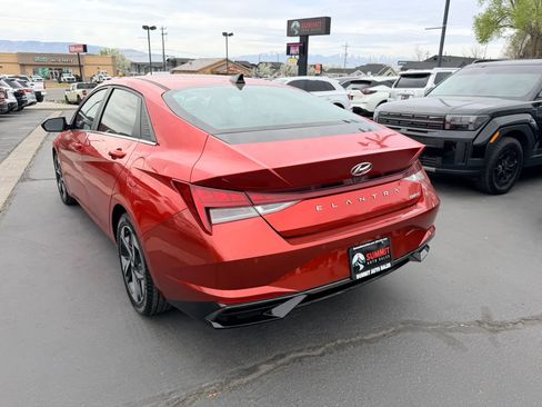 Used 2022 Hyundai Elantra Limited image 6
