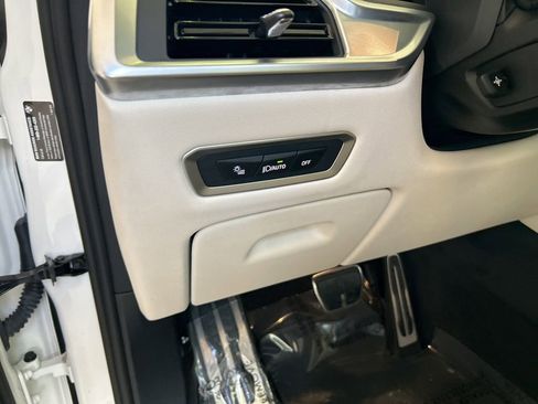 Used 2024 BMW X7 xDrive40i w/ Executive Package image 53
