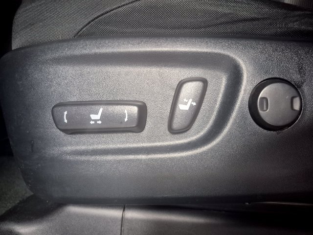 Used 2018 Toyota 4Runner SR5 AWD/4WD image 16