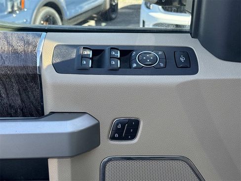 Used 2017 Ford F250 Lariat w/ Chrome Package image 38