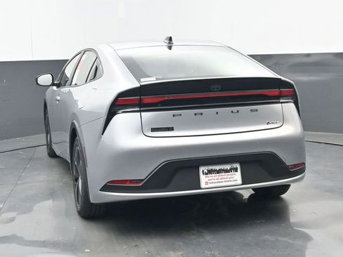 New 2026 Toyota Prius LE image 17