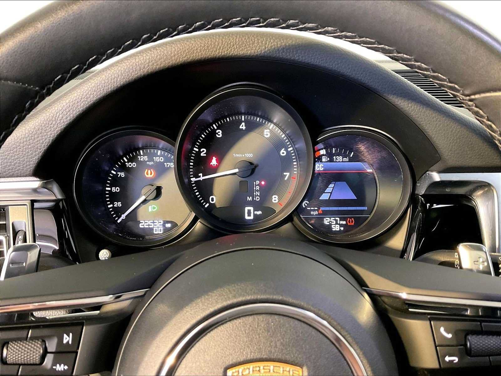 Certified 2023 Porsche Macan AWD/4WD image 29