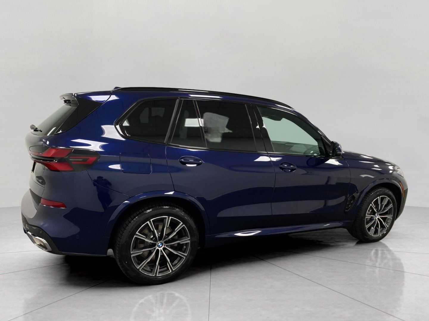 Used 2025 BMW X5 xDrive40i w/ Executive Package AWD/4WD image 4