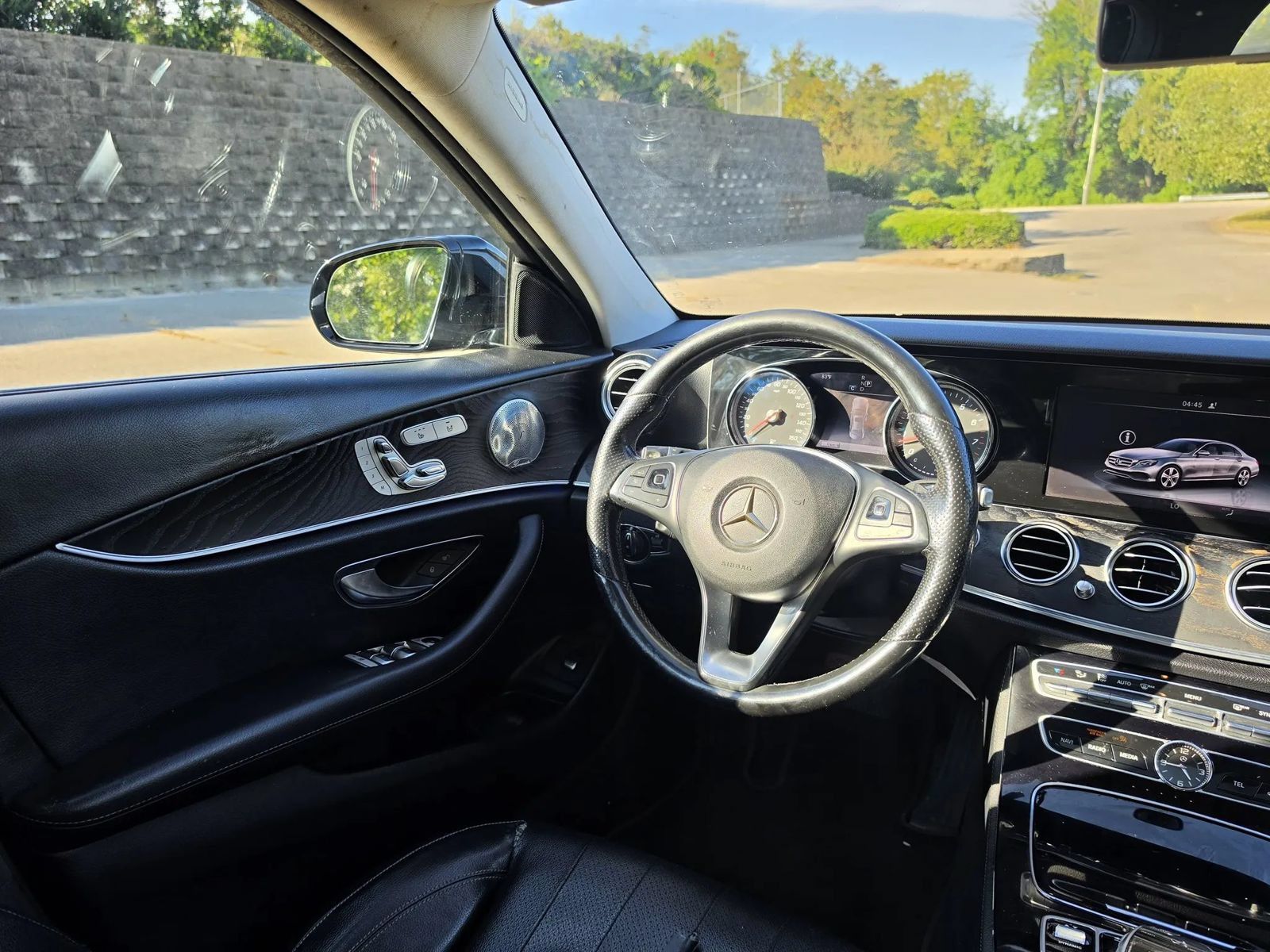 Used 2017 Mercedes-Benz E 300 4MATIC image 17