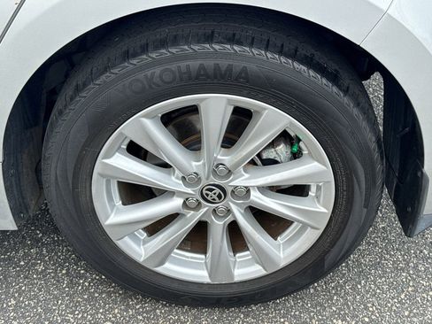 Certified 2023 Toyota Corolla SE w/ SE Premium Package FWD image 19