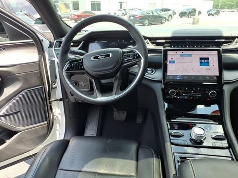 Used 2023 Jeep Grand Cherokee L Overland w/ Luxury Tech Group IV AWD/4WD image 12