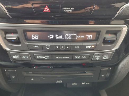 Used 2021 Honda Pilot Touring image 11