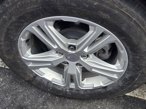 Used 2024 GMC Terrain SLE image 12