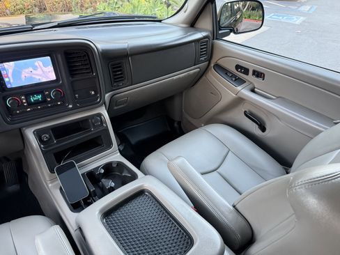 Used 2005 Chevrolet Avalanche LT w/ Preferred Equipment Group image 10