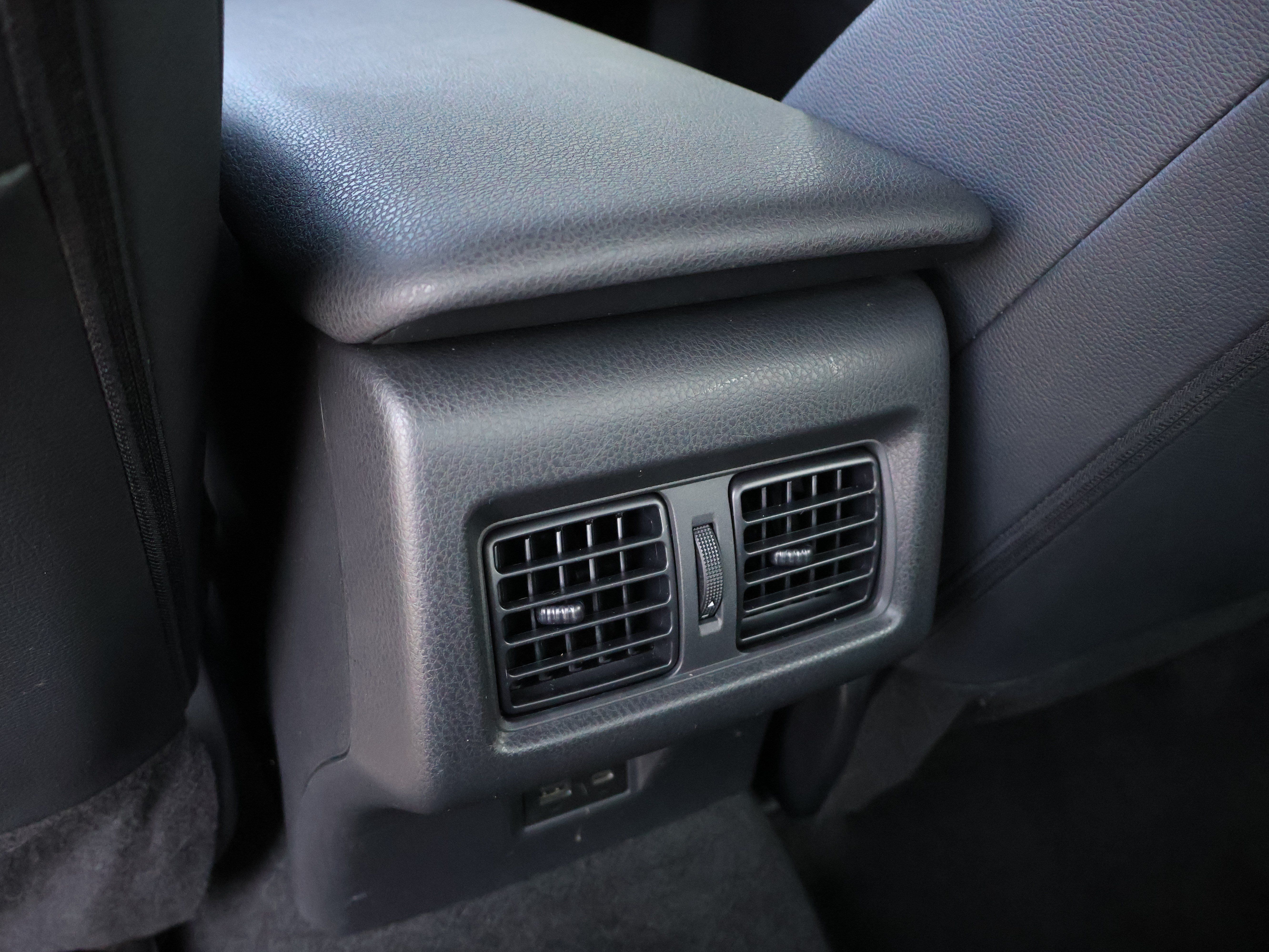 Used 2025 Toyota Camry SE FWD image 9