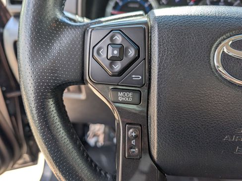 Used 2018 Toyota 4Runner TRD Off-Road Premium AWD/4WD image 17