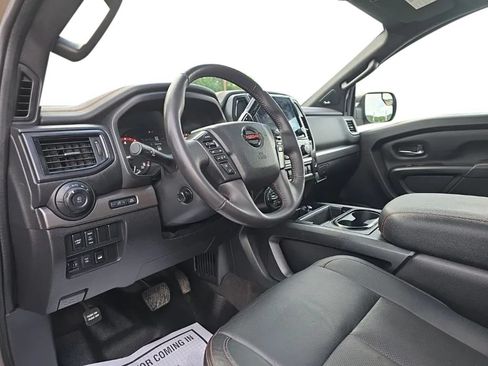Used 2021 Nissan Titan PRO-4X w/ Pro-4x Convenience Package AWD/4WD image 16