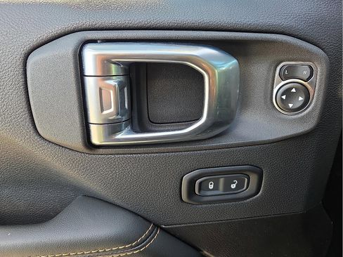 New 2025 Jeep Gladiator High Tide image 13