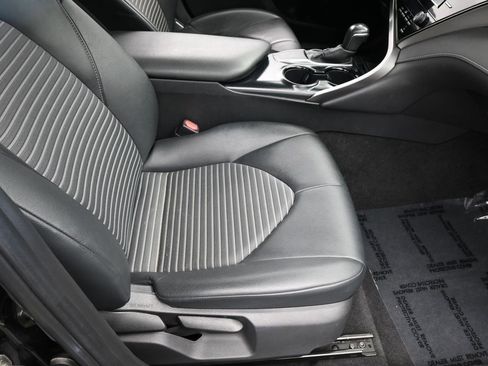 Used 2020 Toyota Camry SE image 38