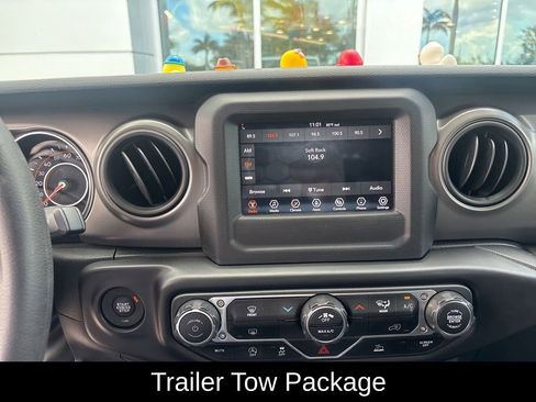 Used 2022 Jeep Gladiator Sport AWD/4WD image 4
