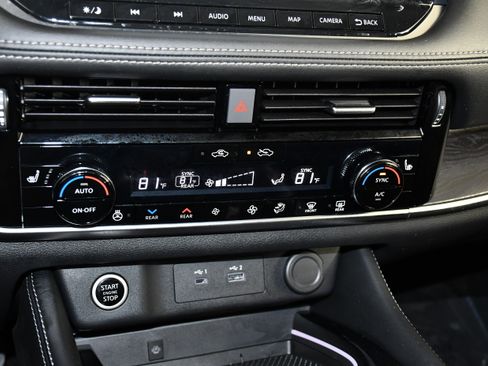 Used 2023 Nissan Rogue Platinum w/ Platinum Premium Package AWD/4WD image 30