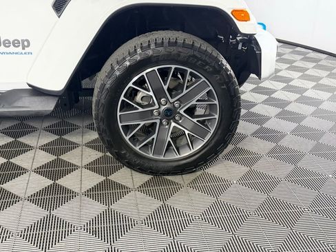 Used 2024 Jeep Wrangler High Altitude AWD/4WD image 13
