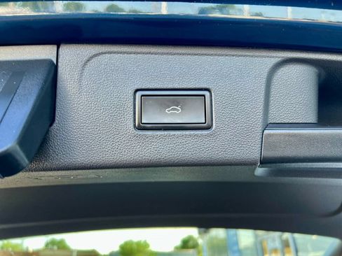 Used 2021 Volkswagen Atlas SE w/ Panoramic Sunroof Package FWD image 10