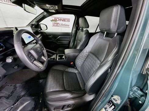 Used 2025 Toyota 4Runner TRD Off-Road Premium AWD/4WD image 27