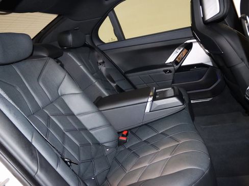 Used 2023 BMW 760i xDrive image 78